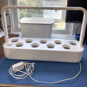 Click and grow indoor garden